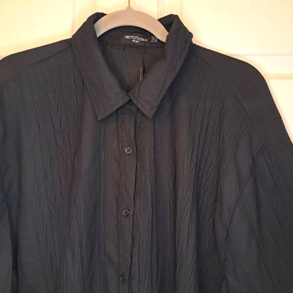 NEW PrettyLittleThing Black Button-Down Textured Blouse Size 14 - Picture 3 of 6